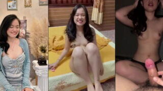 Chơi luôn không cho bắt nhìn em nghịch đồ chơi